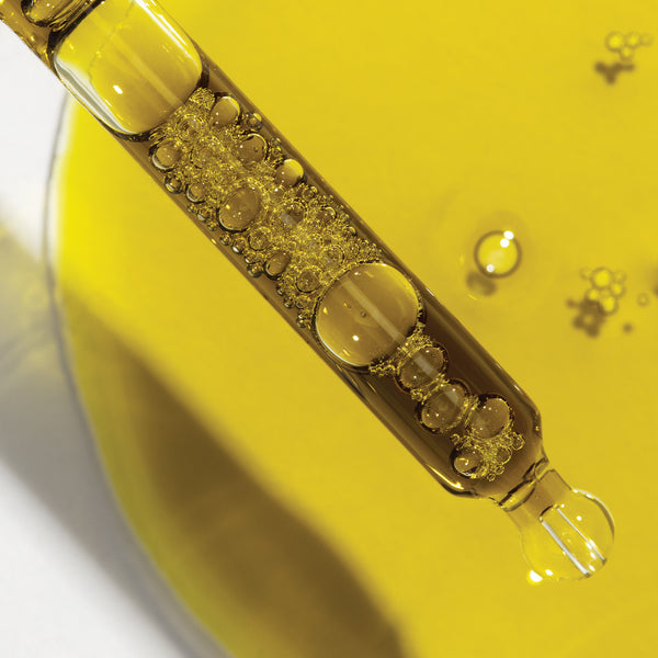 Odacité Le Complex 46 Revitalizing Bioactive Serum dropper with yellow serum and “15% Vitamin C” label visible in the background.